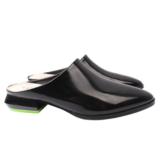 Шльопанці жіночі з натуральної шкіри, на низькому ходу, з закритим носком, чорні, Berkonty 347-21LSHC